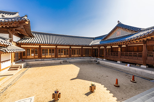 본 예식공간 - 수원전통문화관 예절교육관 마당 전경1